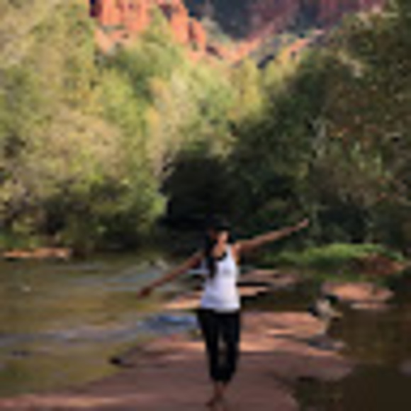 Meet your Posher, Gabriela - Picture 1 of 1